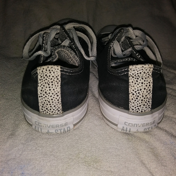 Women's size 7 Converse All Stars low top sneaker. - Picture 4 of 8